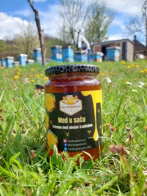 med u sacu Domaci prirodni Bagremov Med u Saću 1kg | 100% organski